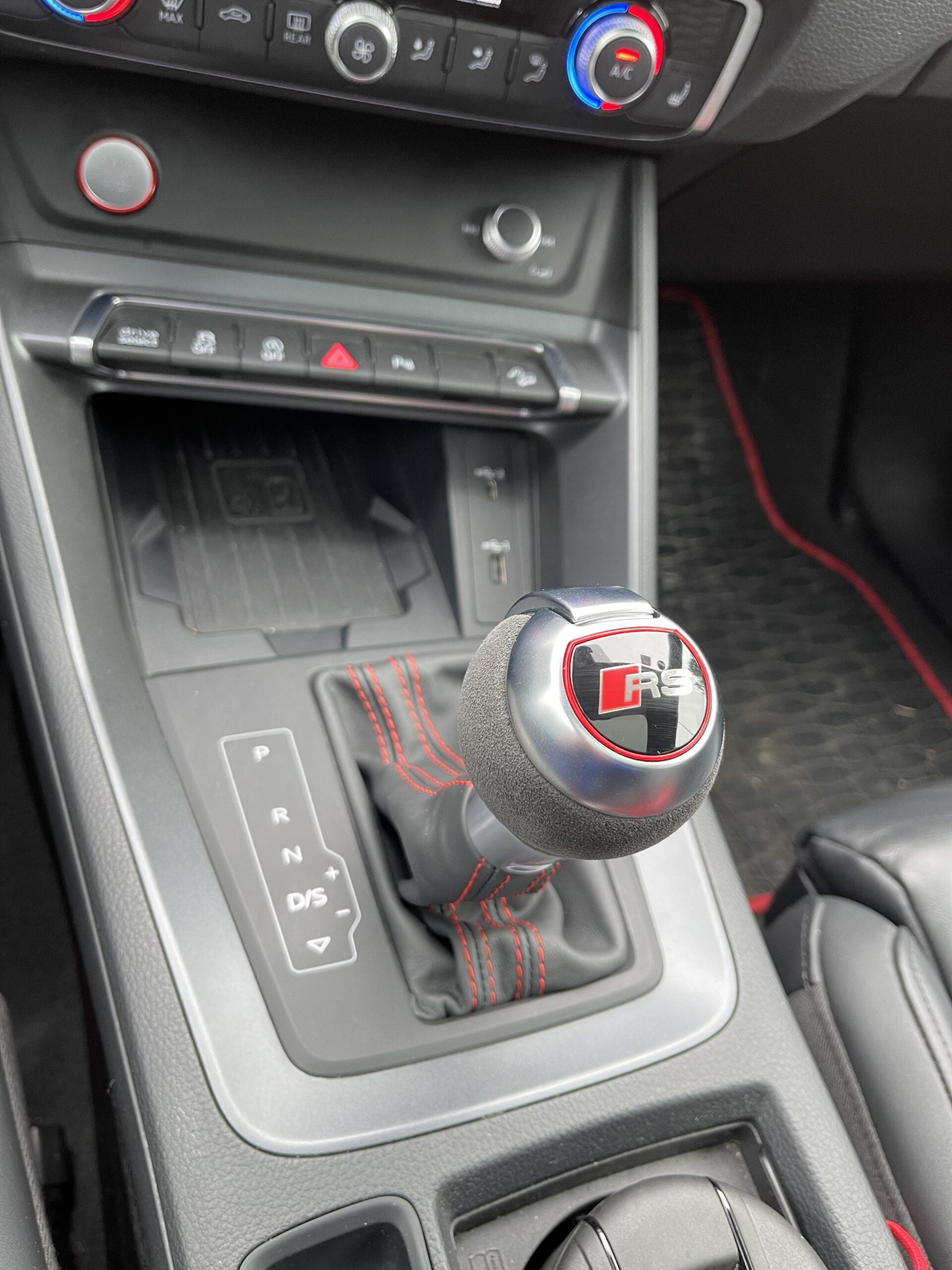 Audi RS Q3 F3 - Wahlhebel Schaltknauf Wechsel auf RS - Cool Car -  Fahrzeugcodierung und Nachrüstungen